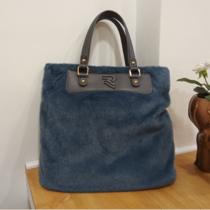 BOLSO PELO AZUL ALARGADO VERTICAL