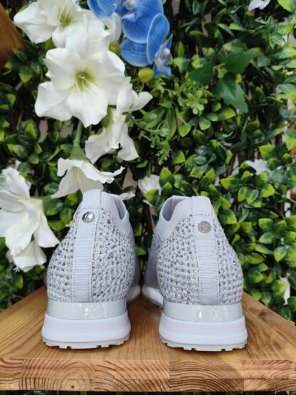SNEAKER GRIS BRILLO - Imagen 3