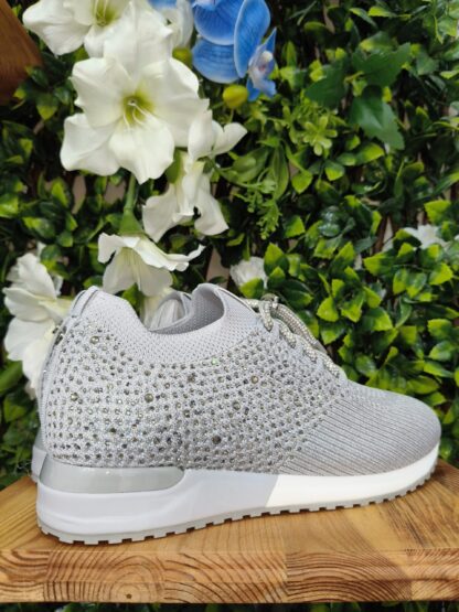 SNEAKER GRIS BRILLO - Imagen 4