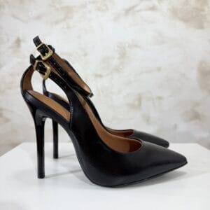 SALON CON PULSERA NEGRO